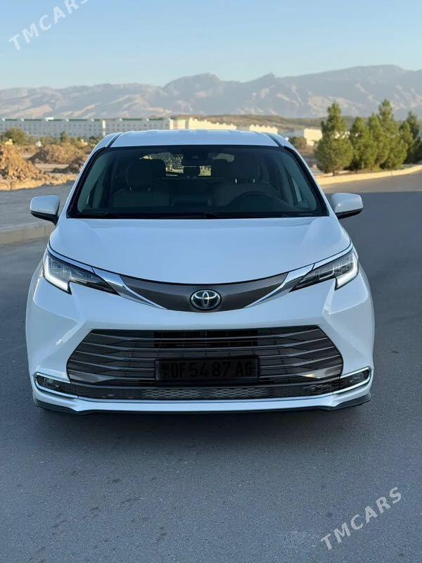 Toyota Sienna 2021 - 520 000 TMT - Балканабат - img 1