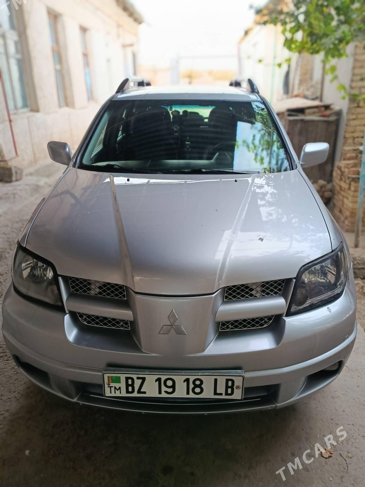 Mitsubishi Outlander 2003 - 110 000 TMT - Туркменабат - img 1