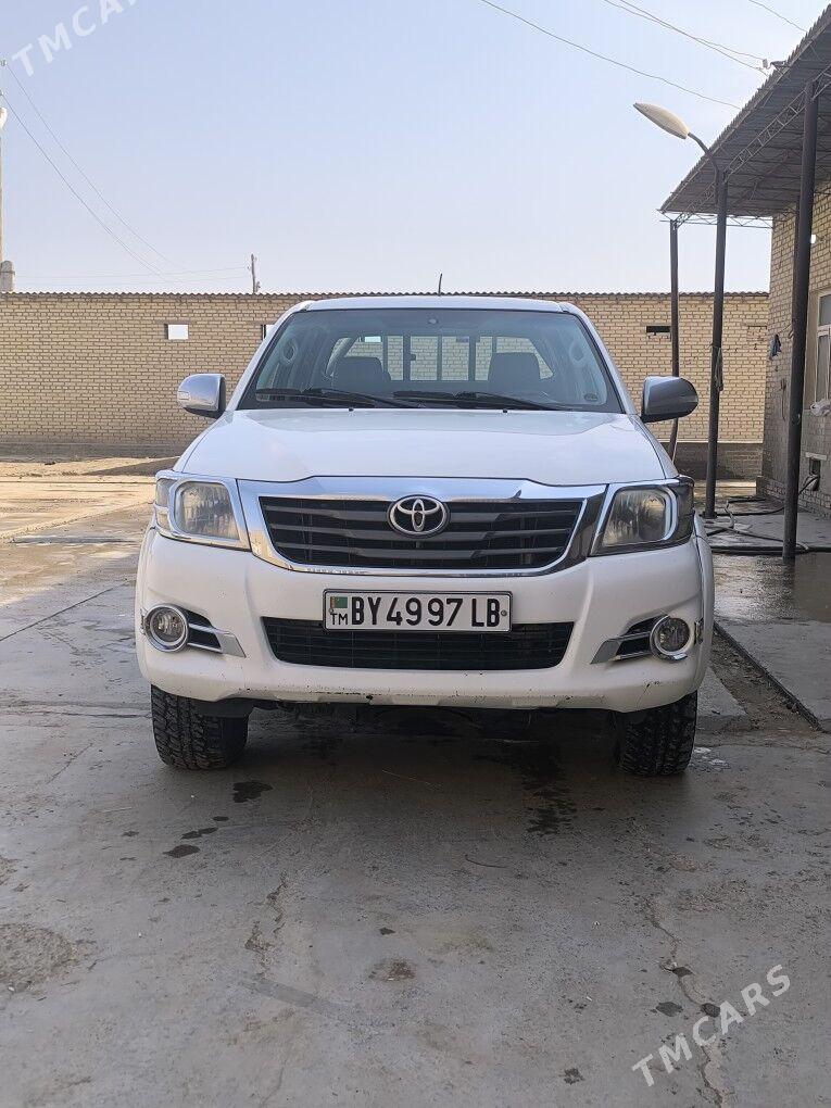 Toyota Hilux 2013 - 320 000 TMT - Керки - img 1