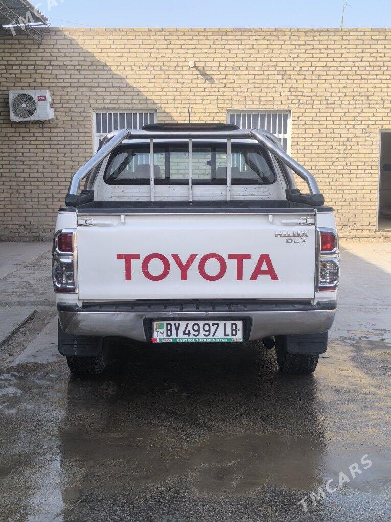 Toyota Hilux 2013 - 320 000 TMT - Керки - img 2