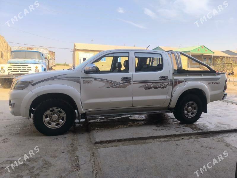 Toyota Hilux 2013 - 320 000 TMT - Керки - img 3