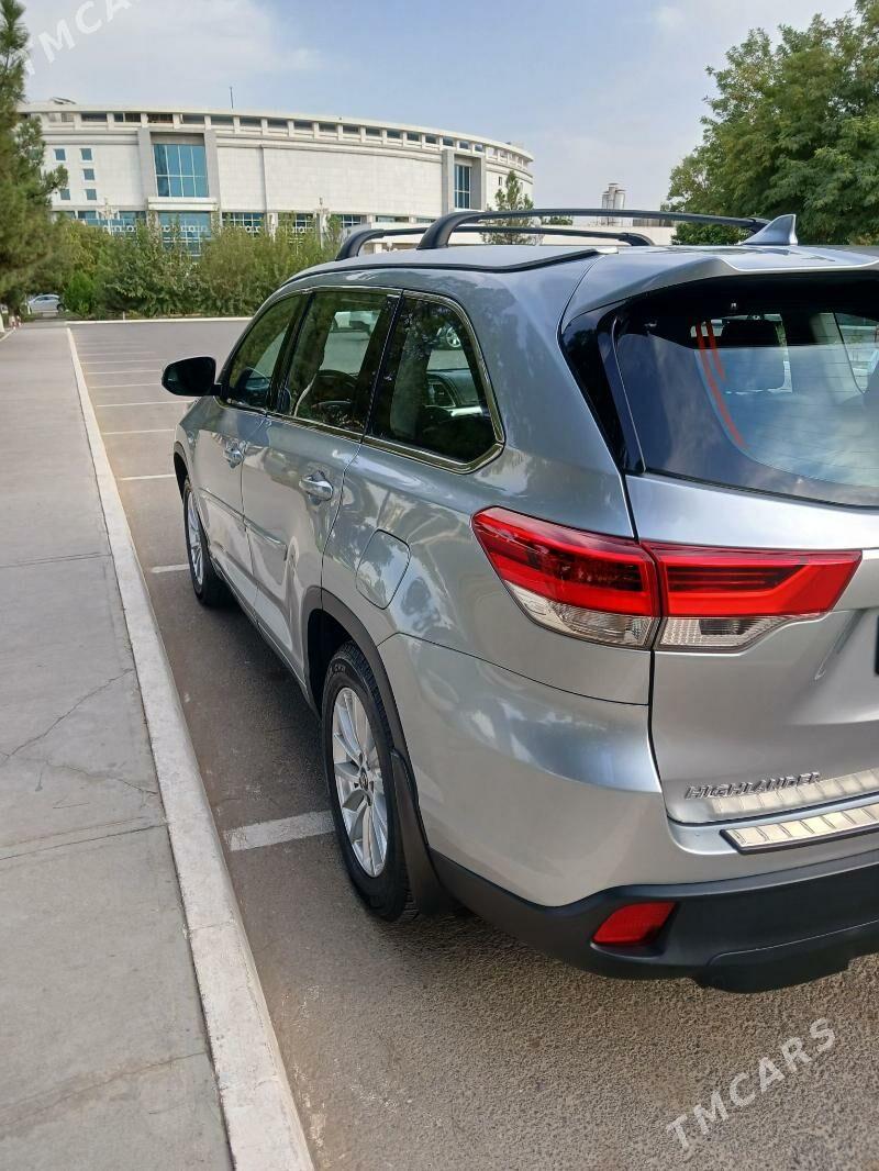 Toyota Highlander 2018 - 460 000 TMT - Бузмеин - img 4
