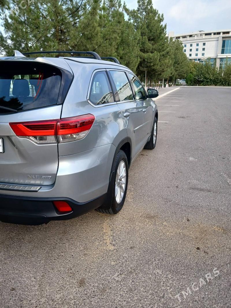 Toyota Highlander 2018 - 460 000 TMT - Бузмеин - img 5