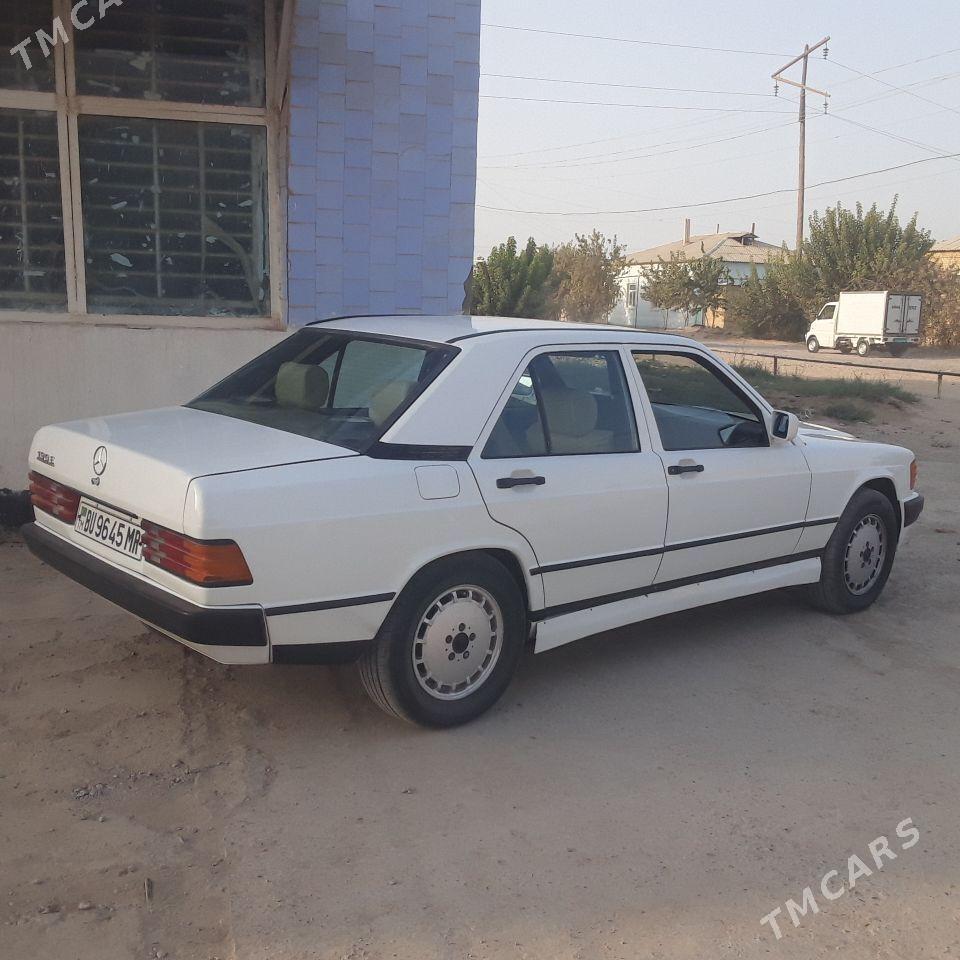 Mercedes-Benz 190E 1998 - 30 000 TMT - Мары - img 4