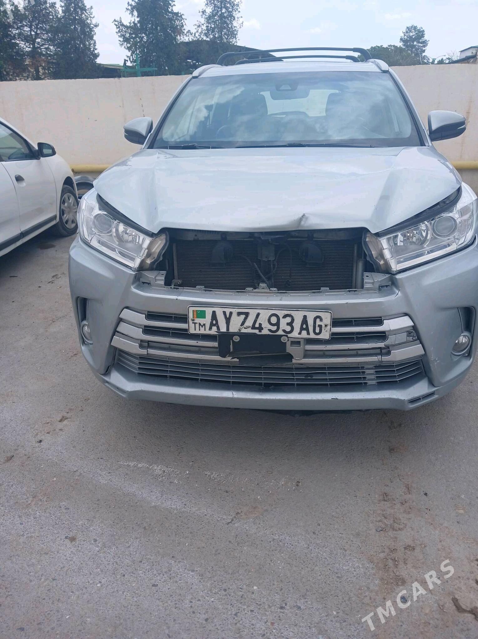 Toyota Highlander 2018 - 460 000 TMT - Бузмеин - img 9