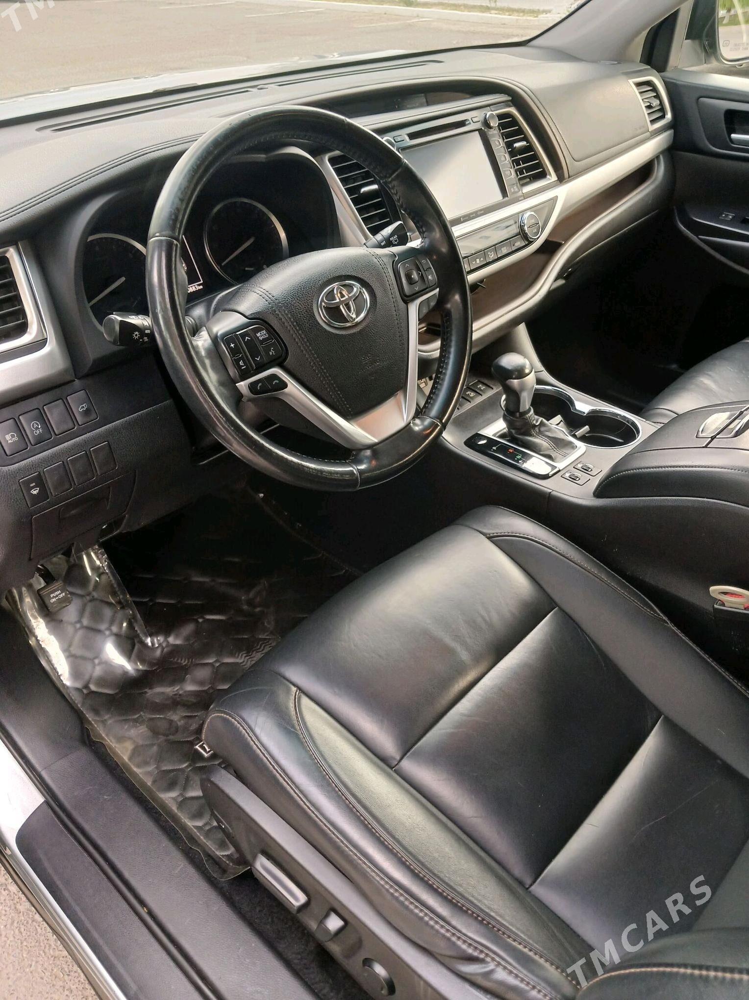Toyota Highlander 2018 - 460 000 TMT - Бузмеин - img 8