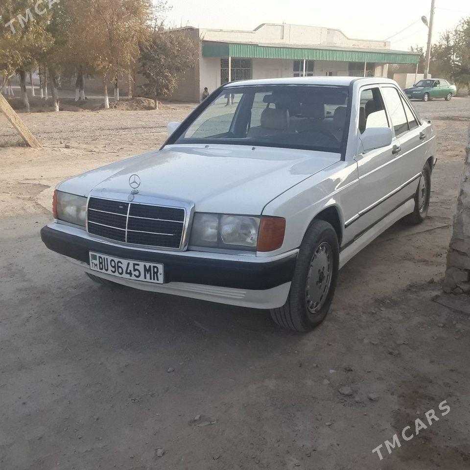 Mercedes-Benz 190E 1998 - 30 000 TMT - Мары - img 2
