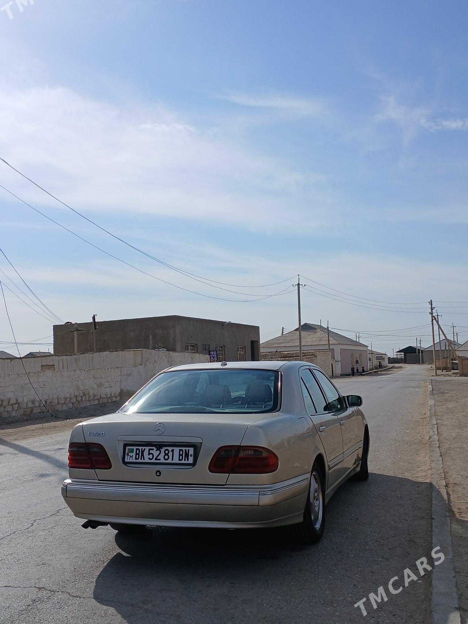 Mercedes-Benz E320 2000 - 98 000 TMT - Гумдаг - img 1