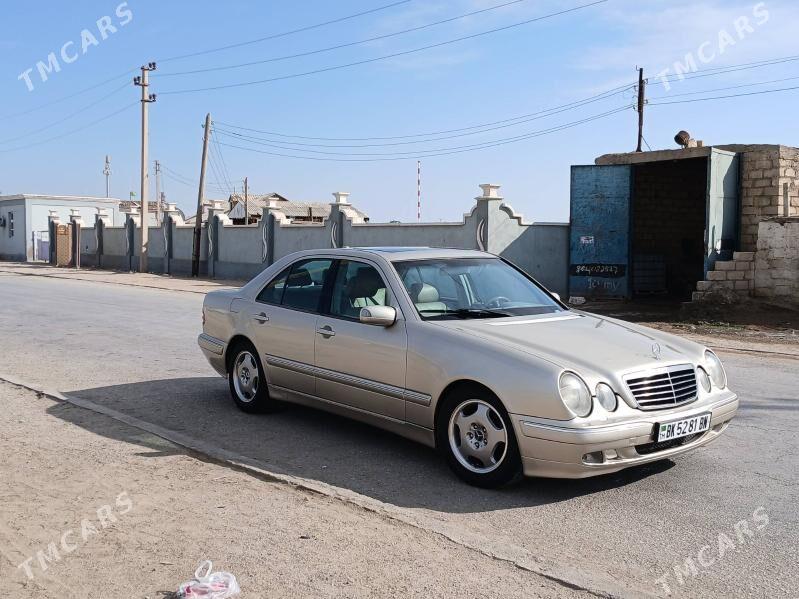 Mercedes-Benz E320 2000 - 98 000 TMT - Гумдаг - img 4