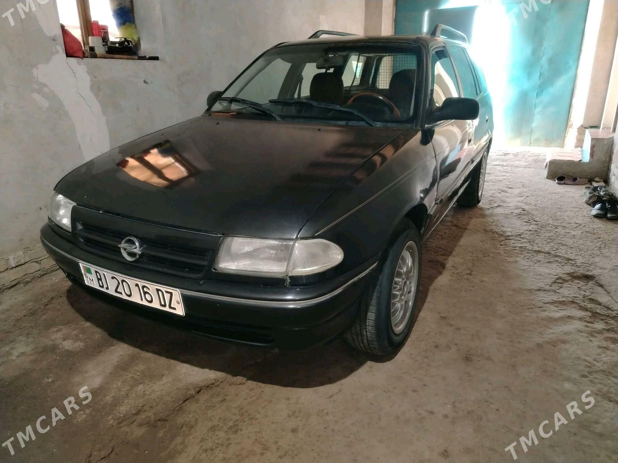 Opel Astra 1996 - 41 000 TMT - Гурбансолтан Едже - img 2
