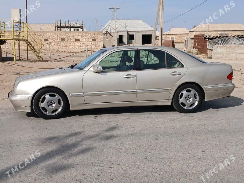 Mercedes-Benz E320 2000 - 98 000 TMT - Гумдаг - img 2