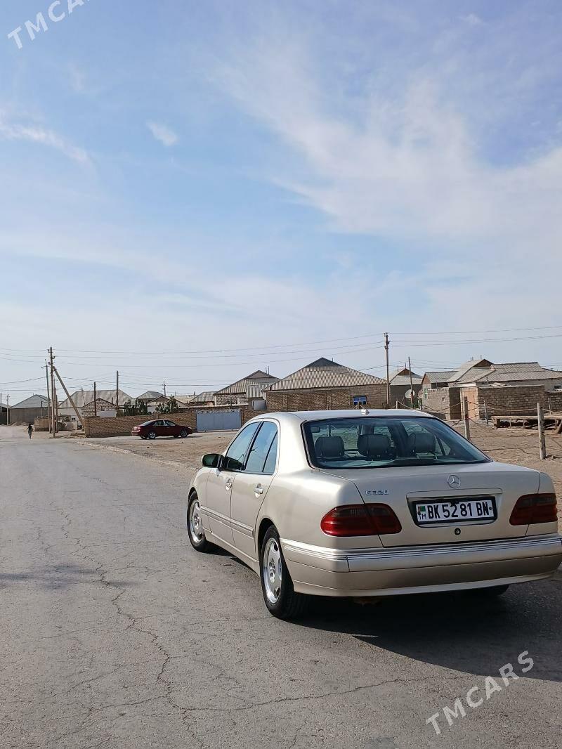 Mercedes-Benz E320 2000 - 98 000 TMT - Гумдаг - img 3