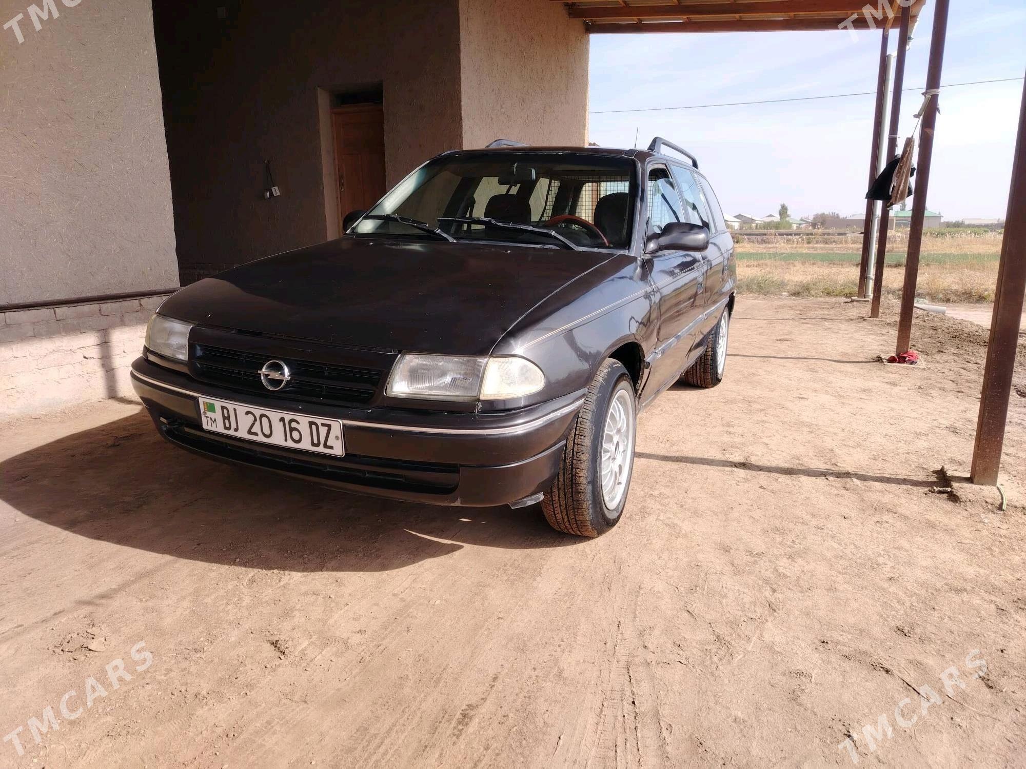 Opel Astra 1996 - 41 000 TMT - Гурбансолтан Едже - img 4