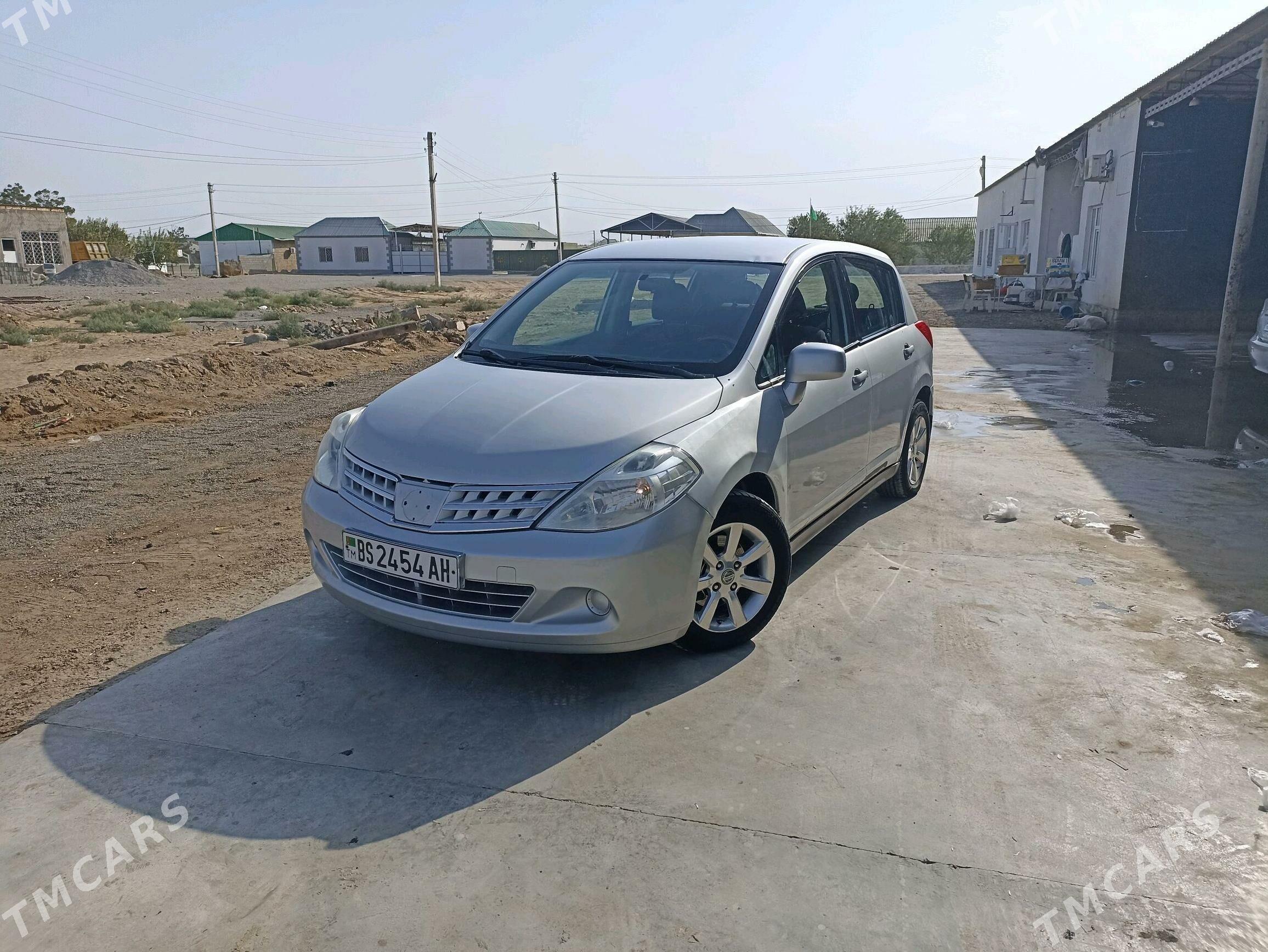 Nissan Versa 2009 - 110 000 TMT - Анев - img 3