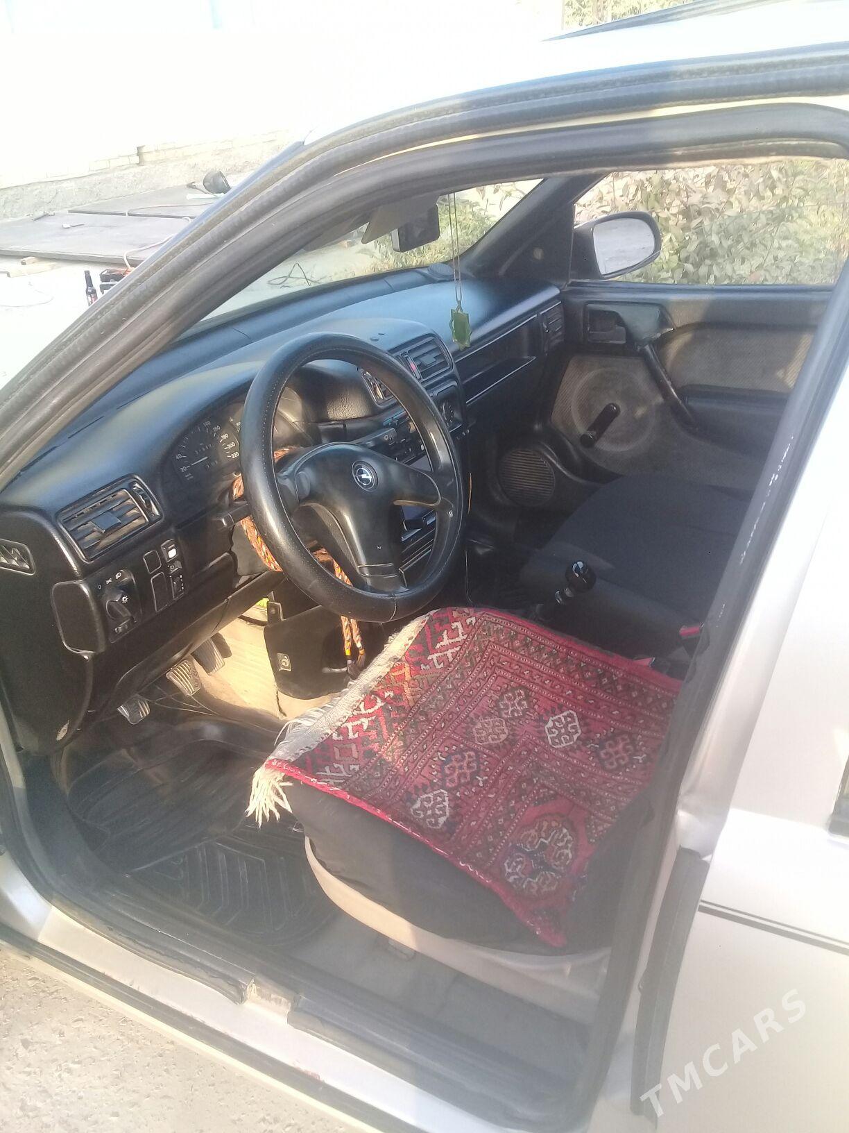 Opel Vectra 1990 - 40 000 TMT - Дянев - img 5
