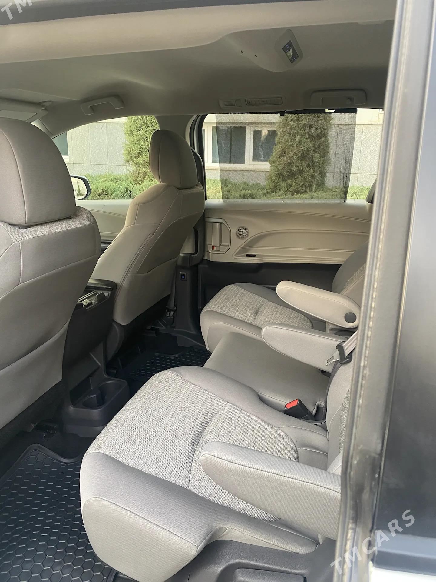 Toyota Sienna 2021 - 390 000 TMT - Мары - img 1