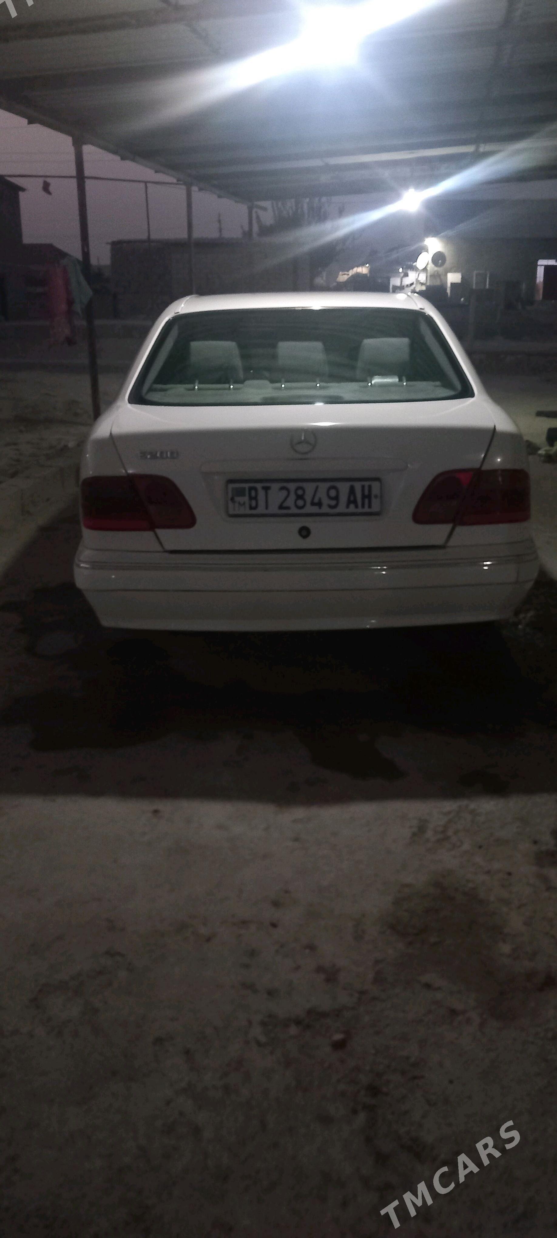 Mercedes-Benz E280 2001 - 60 000 TMT - Яшлык - img 3