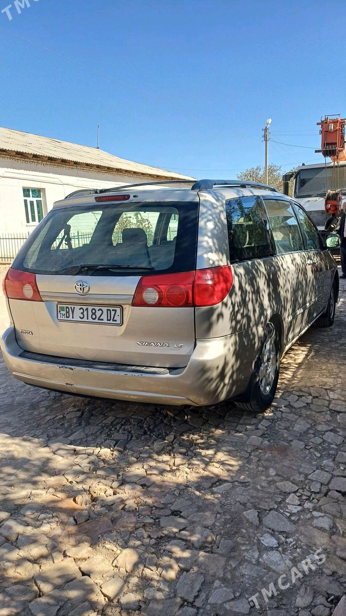 Toyota Sienna 2006 - 235 000 TMT - Кёнеургенч - img 3