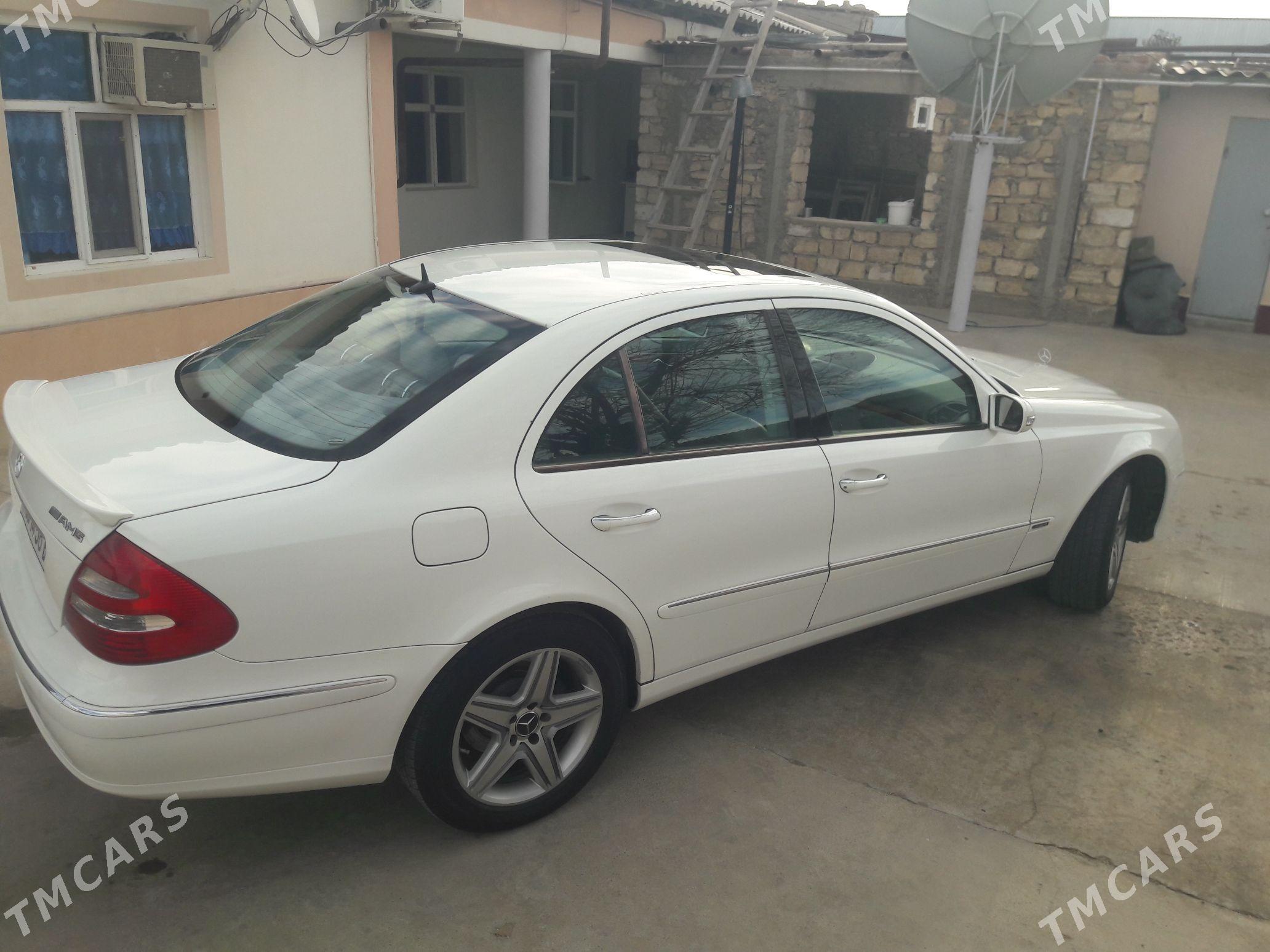 Mercedes-Benz E320 2003 - 130 000 TMT - Gyzylarbat - img 3