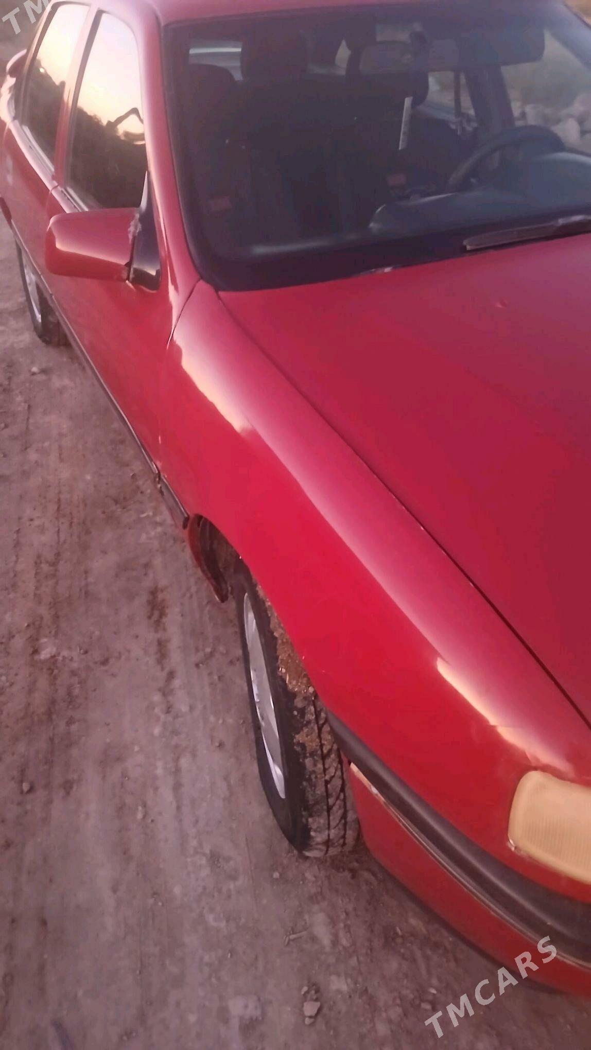 Opel Vectra 1990 - 27 000 TMT - Губадаг - img 2