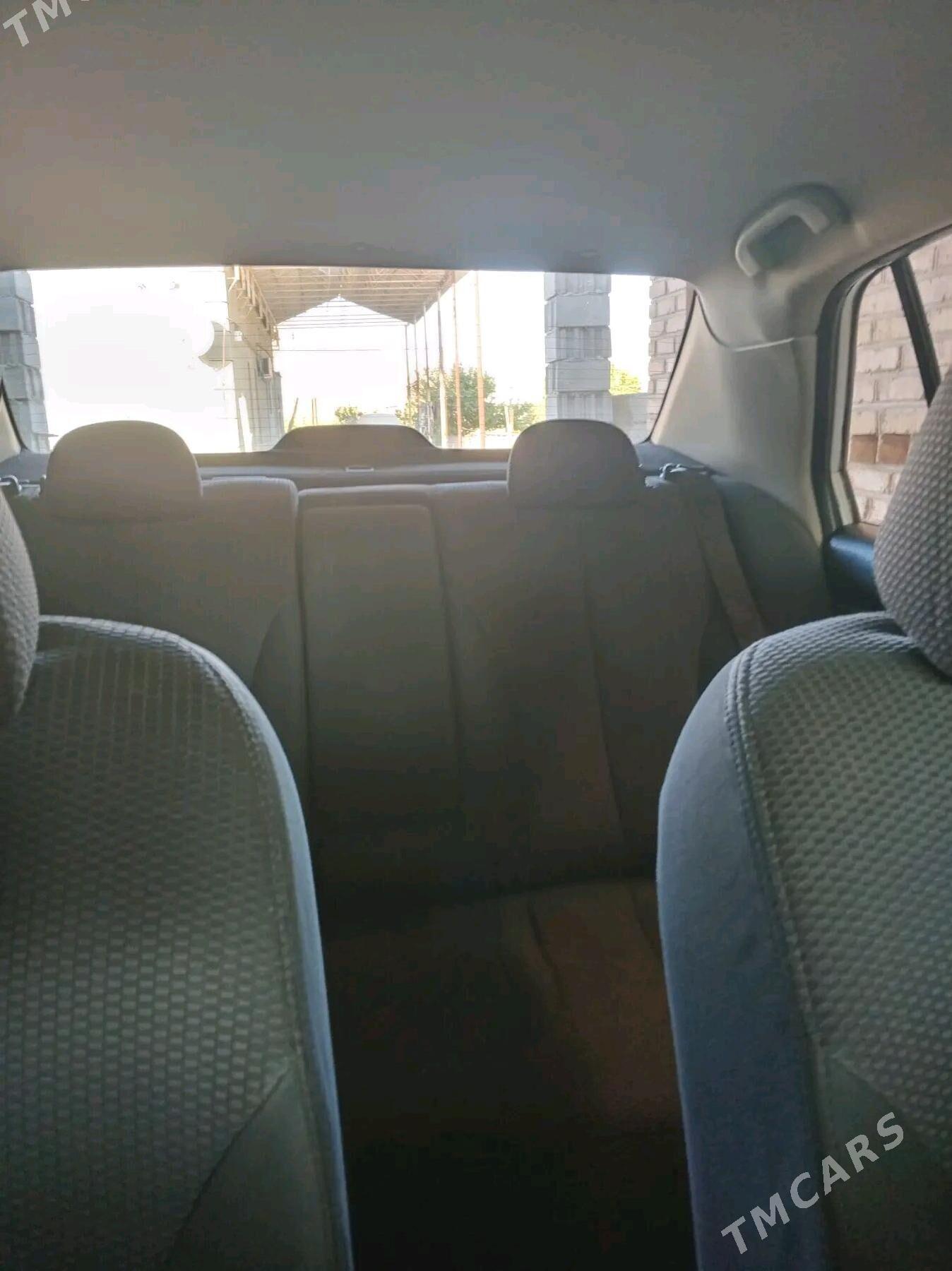 Nissan Versa 2009 - 120 000 TMT - Тагтабазар - img 3