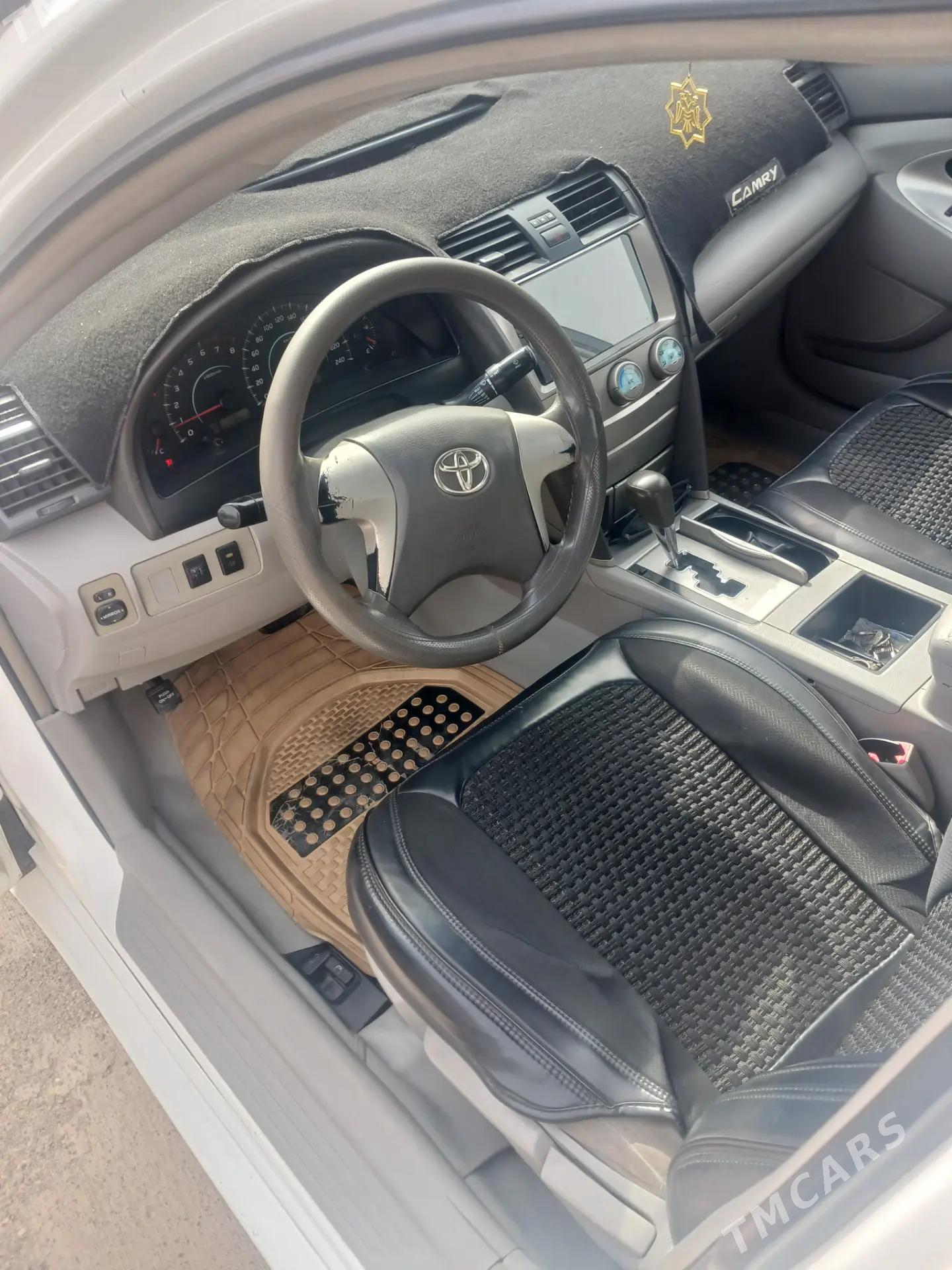 Toyota Camry 2010 - 180 000 TMT - Дашогуз - img 4
