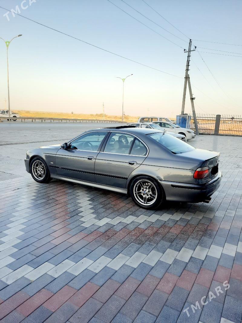BMW E39 2001 - 150 000 TMT - Мургап - img 3