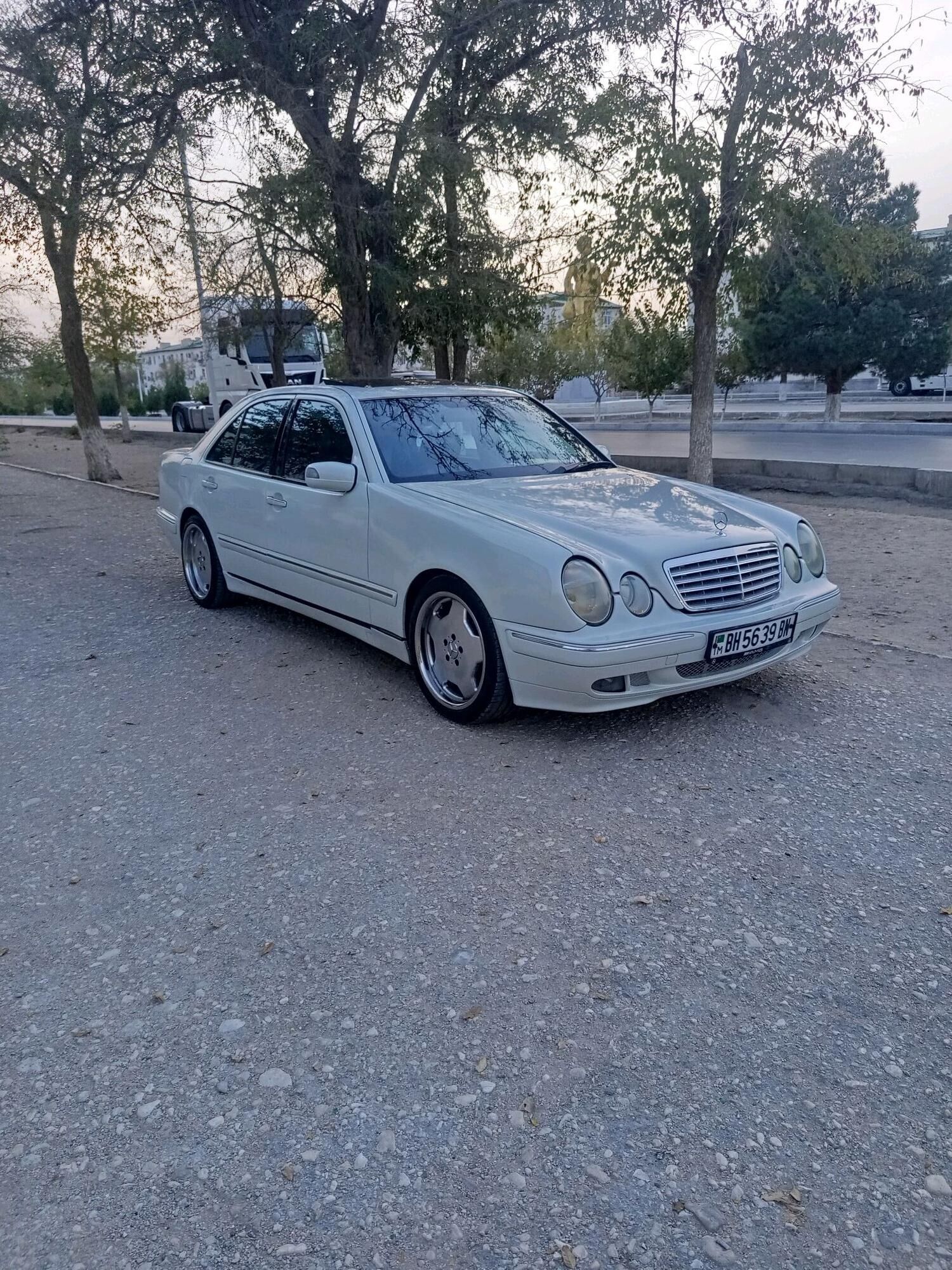 Mercedes-Benz E320 2001 - 140 000 TMT - Балканабат - img 8