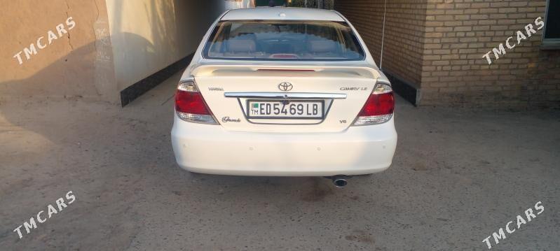 Toyota Camry 2002 - 170 000 TMT - Halaç - img 4