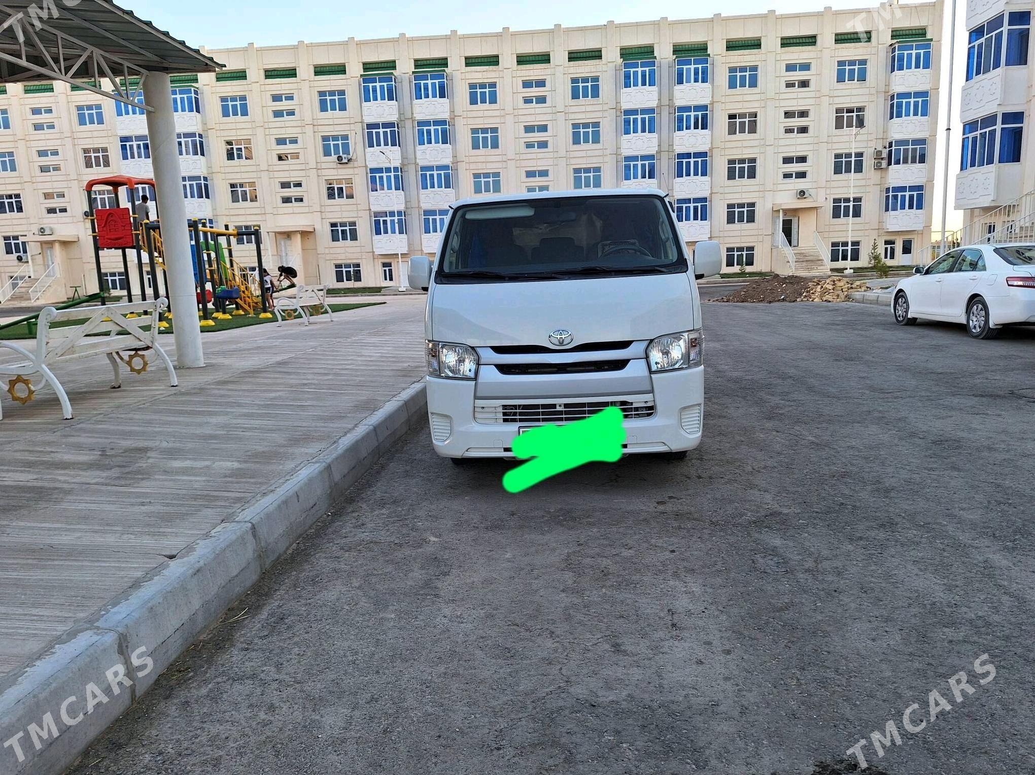 Toyota Hiace 2018 - 400 000 TMT - Туркменабат - img 2