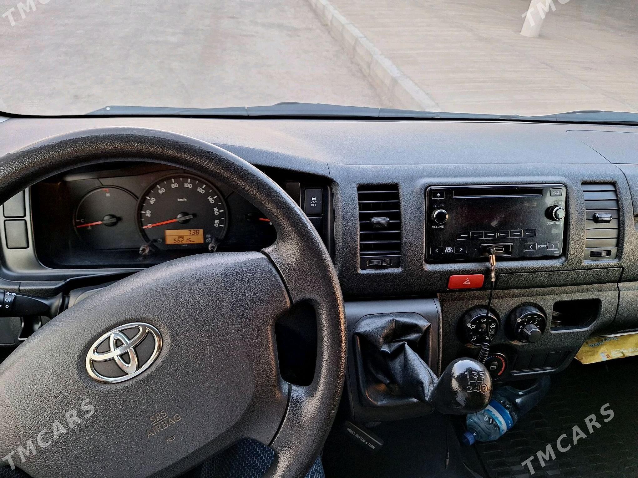 Toyota Hiace 2018 - 400 000 TMT - Туркменабат - img 3