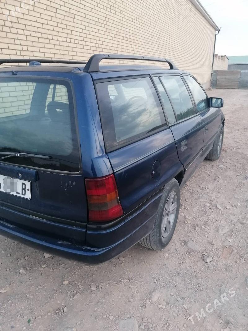 Opel Astra 1992 - 32 000 TMT - Фарап - img 3