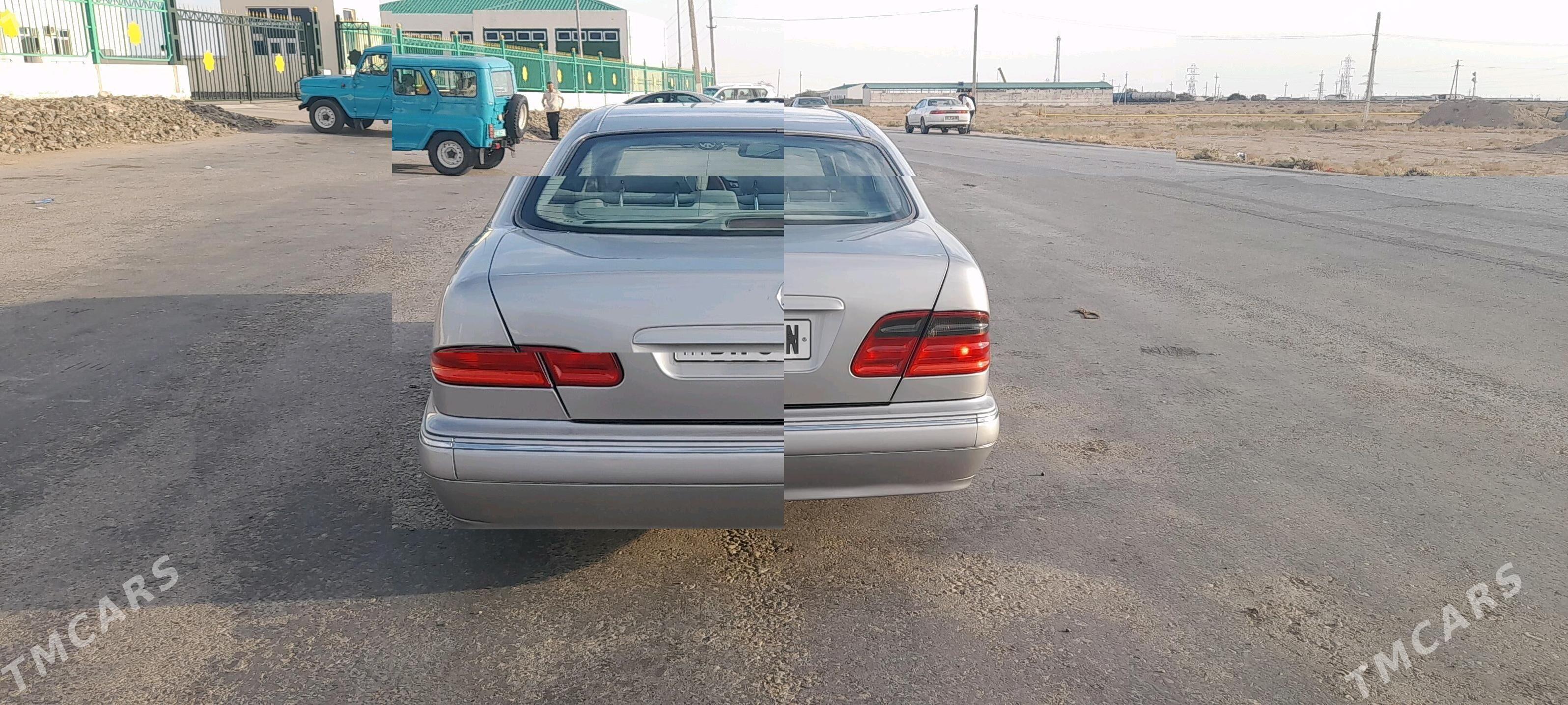 Mercedes-Benz E320 2001 - 110 000 TMT - Балканабат - img 3