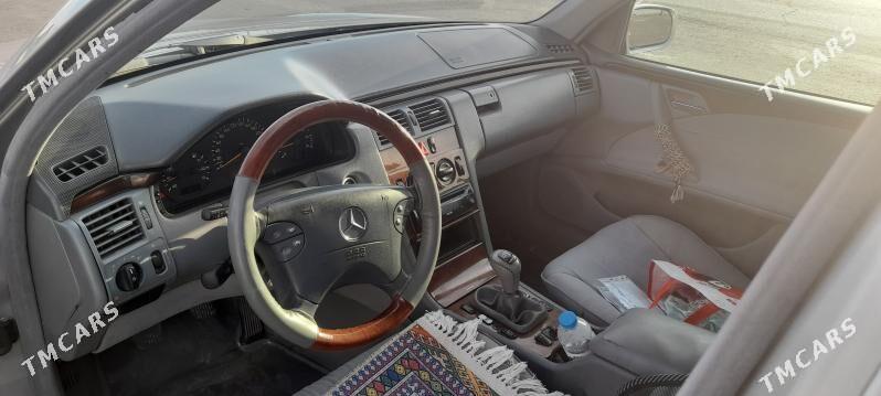 Mercedes-Benz E320 2001 - 110 000 TMT - Балканабат - img 6