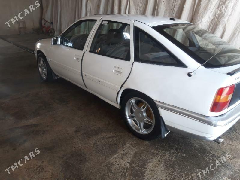 Opel Vectra 1990 - 25 000 TMT - Mary - img 2