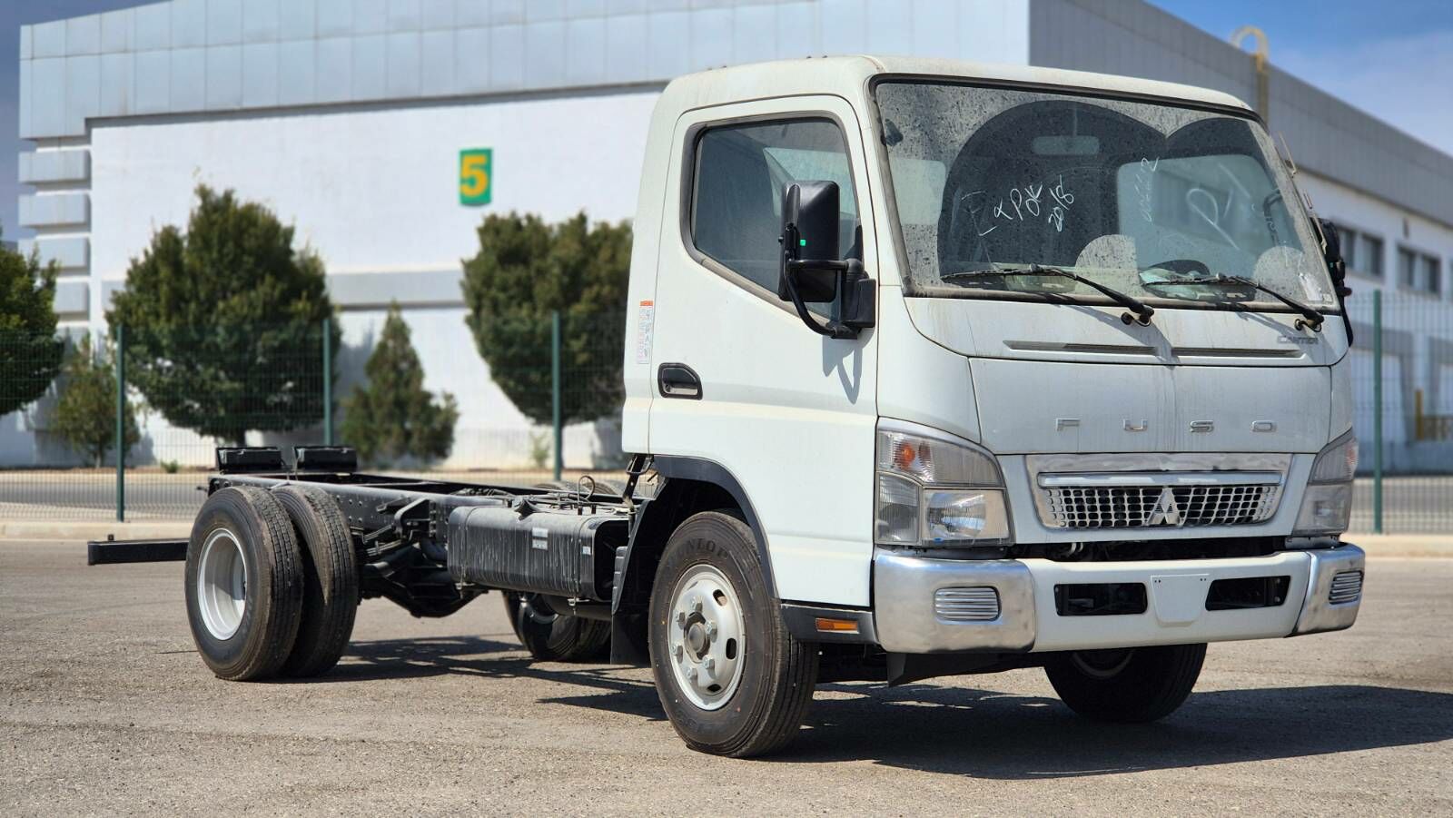 Mitsubishi Canter 2025 - 450 000 TMT - Büzmeýin - img 5