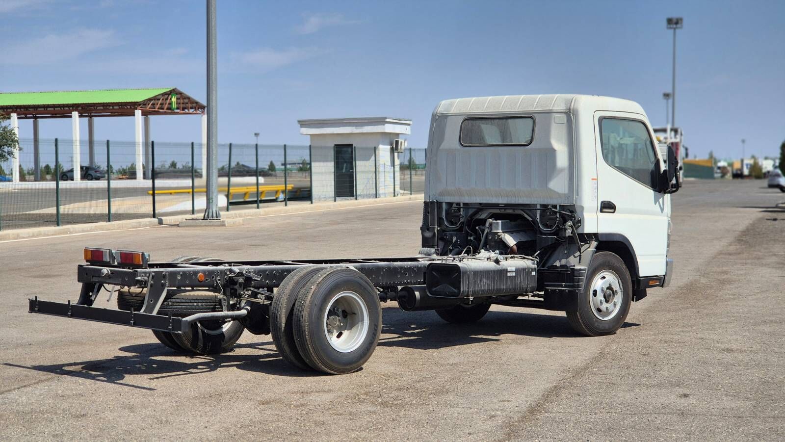 Mitsubishi Canter 2025 - 450 000 TMT - Büzmeýin - img 6