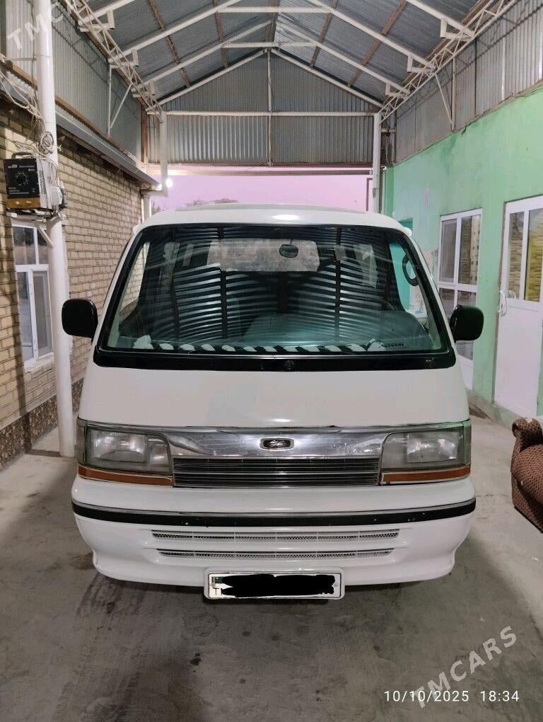 Toyota Hiace 1990 - 60 000 TMT - Мары - img 1