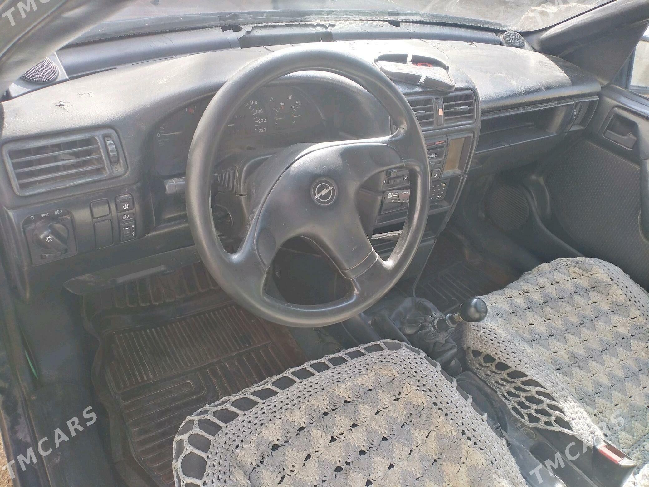 Opel Vectra 1993 - 18 000 TMT - Гумдаг - img 1