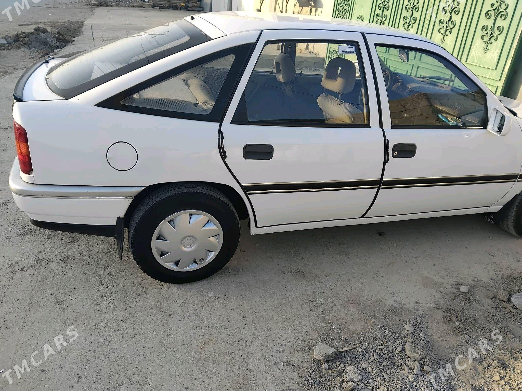 Opel Vectra 1989 - 30 000 TMT - Анев - img 2