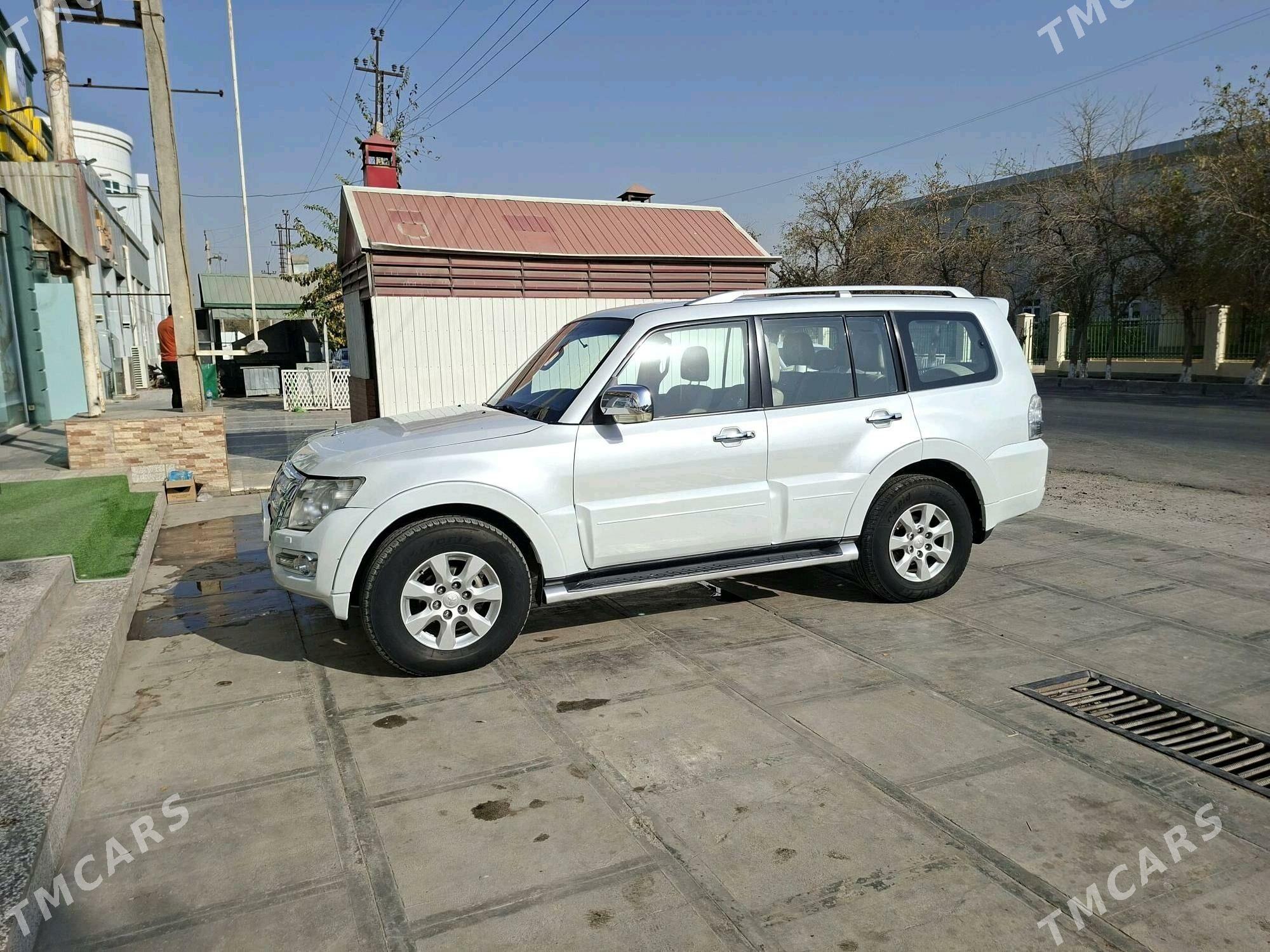 Mitsubishi Pajero 2016 - 290 000 TMT - Мары - img 3