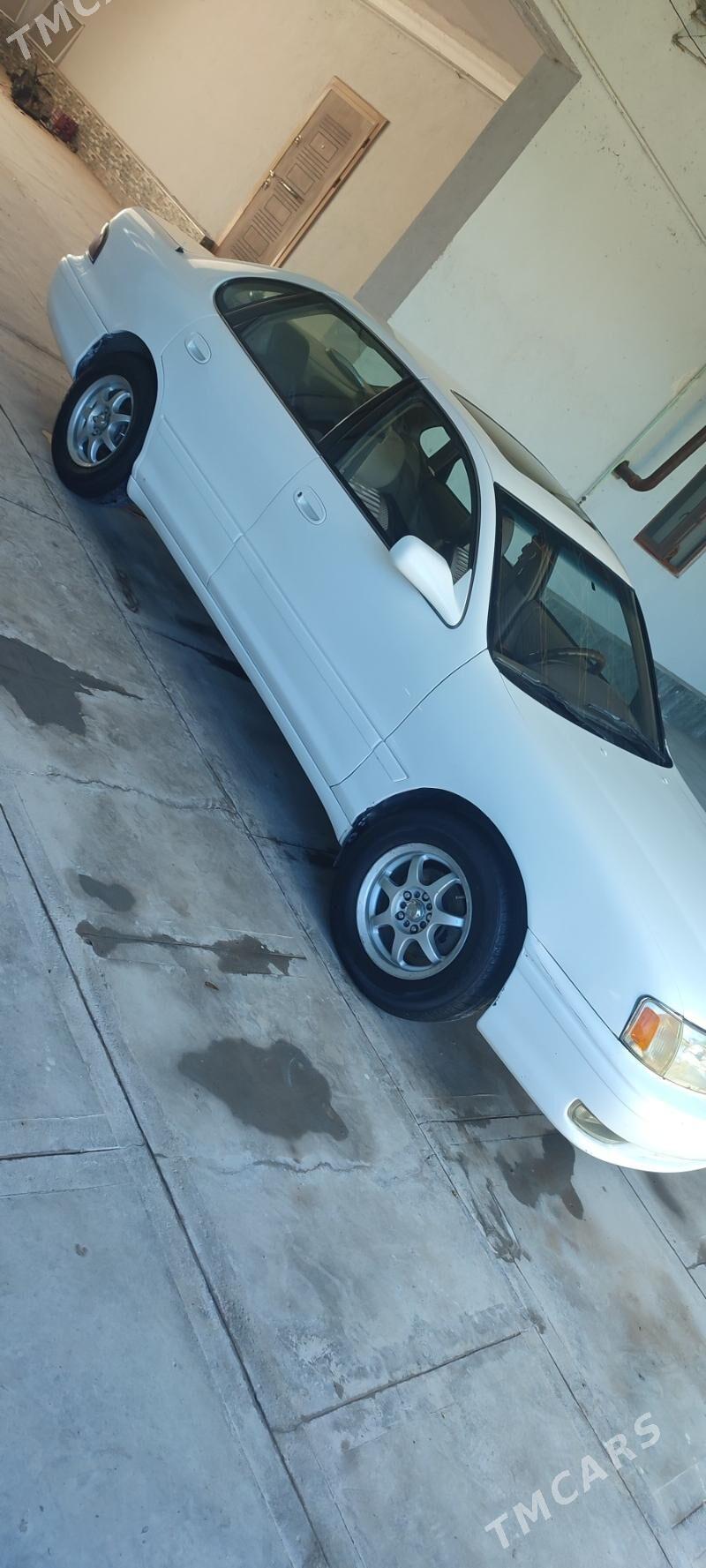 Toyota Avalon 1996 - 125 000 TMT - Фарап - img 1