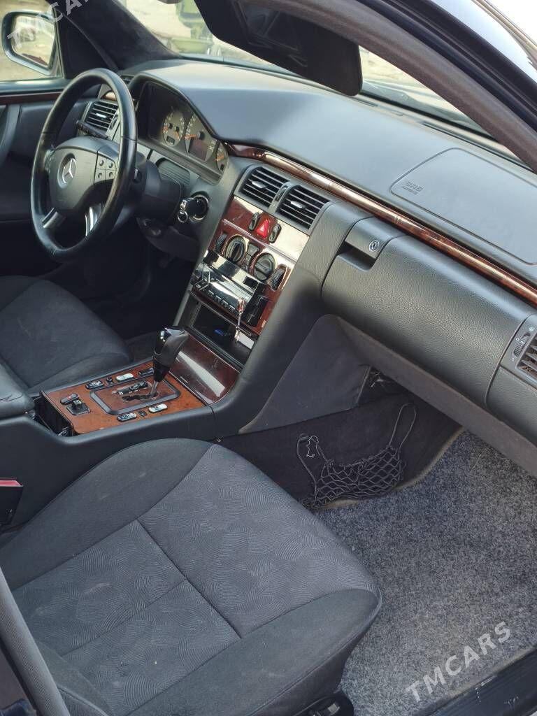 Mercedes-Benz E320 2000 - 125 000 TMT - Туркменбаши - img 7