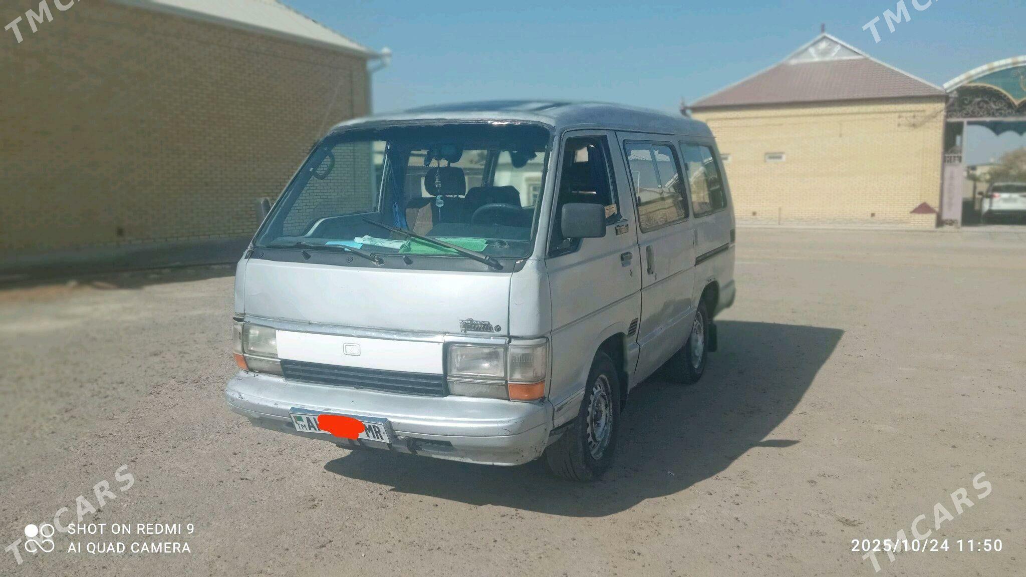 Toyota Hiace 1989 - 40 000 TMT - Мары - img 1