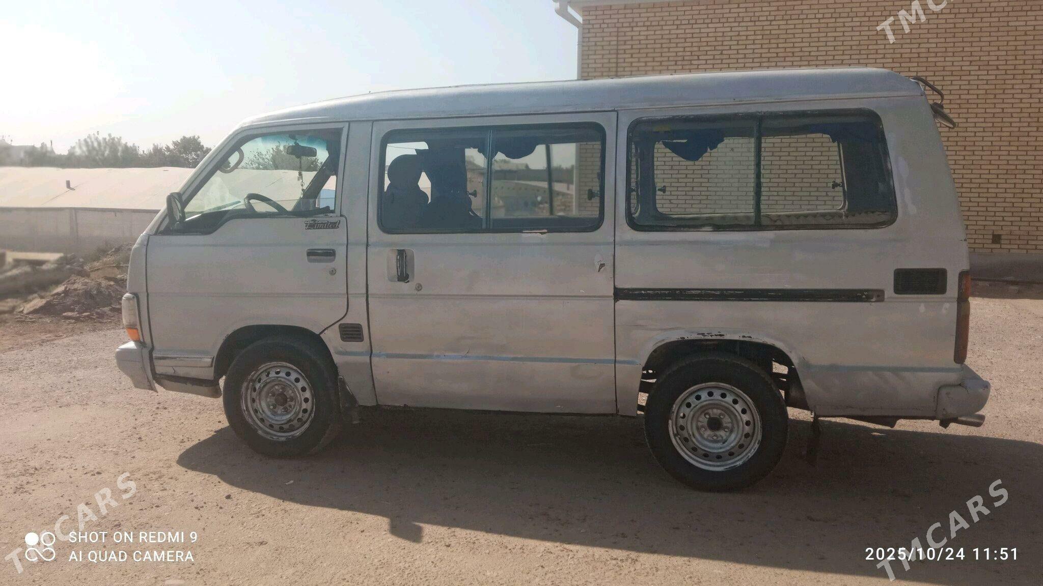 Toyota Hiace 1989 - 40 000 TMT - Мары - img 2