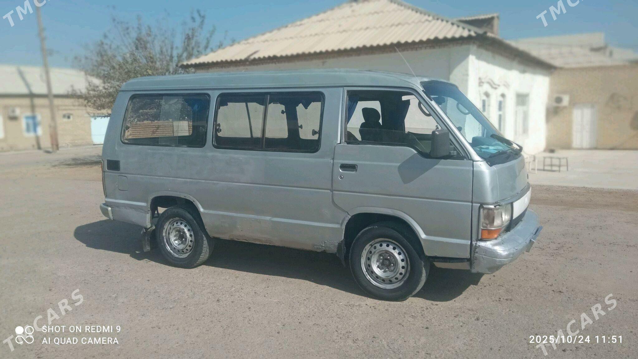 Toyota Hiace 1989 - 40 000 TMT - Мары - img 4