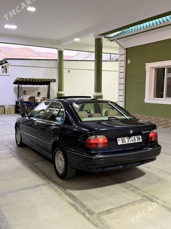 BMW E39 1999 - 100 000 TMT - Балканабат - img 1