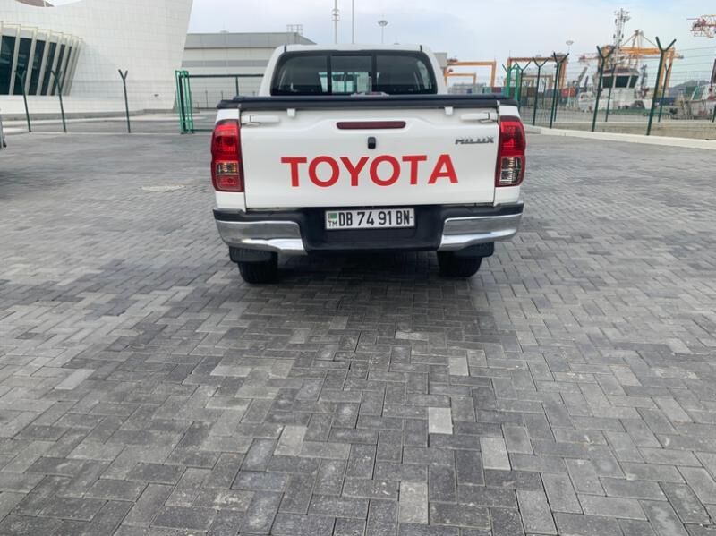 Toyota Hilux 2017 - 454 000 TMT - Туркменбаши - img 9
