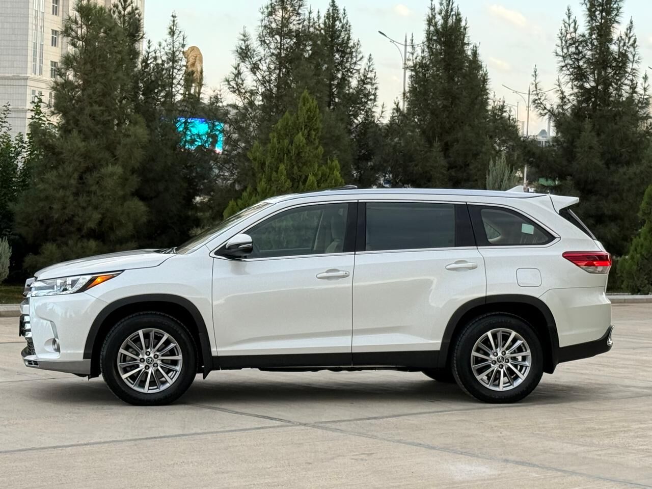 Toyota Highlander 2019 - 515 000 TMT - Ашхабад - img 6