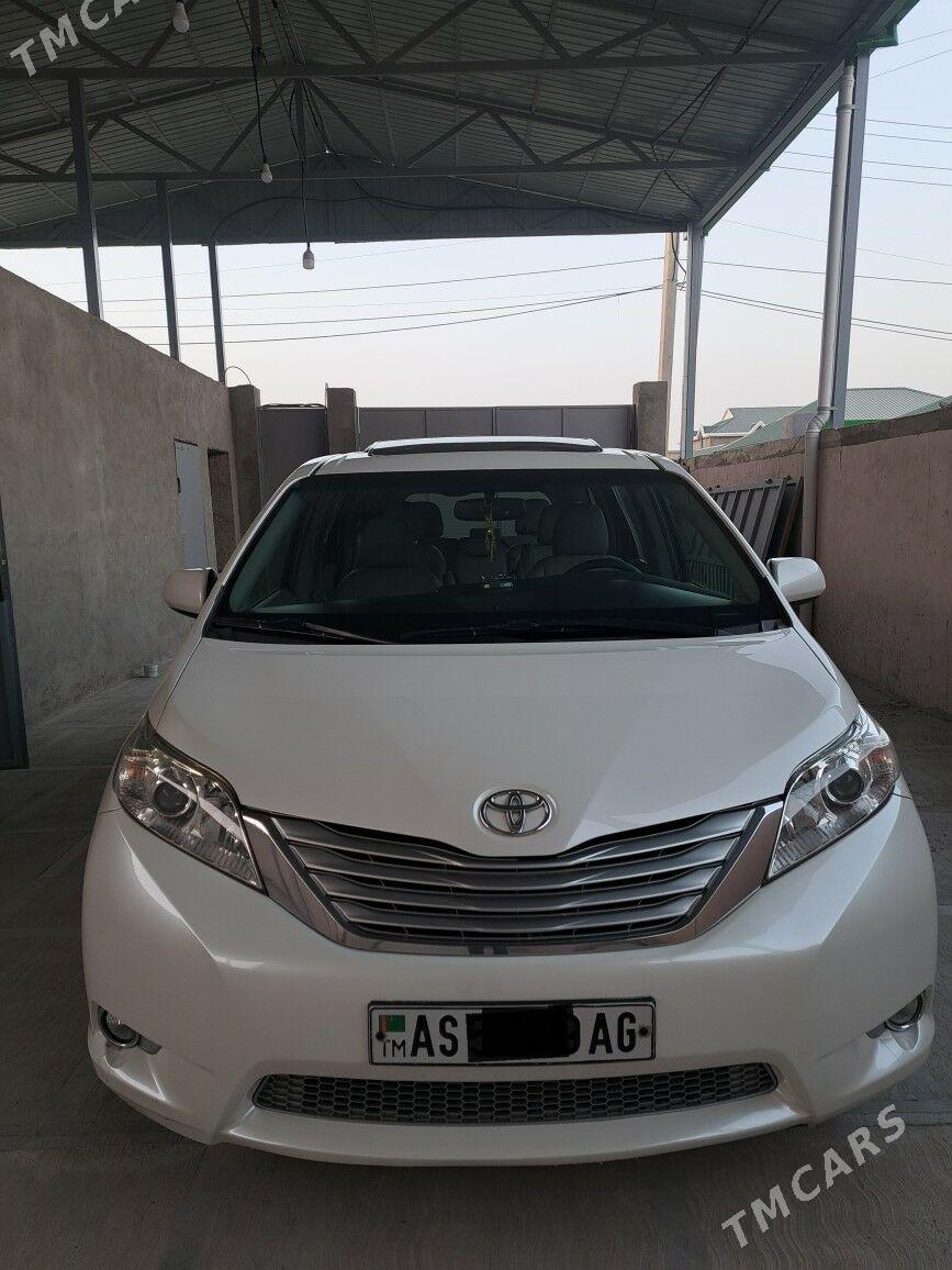 Toyota Sienna 2017 - 550 000 TMT - 30 мкр - img 1